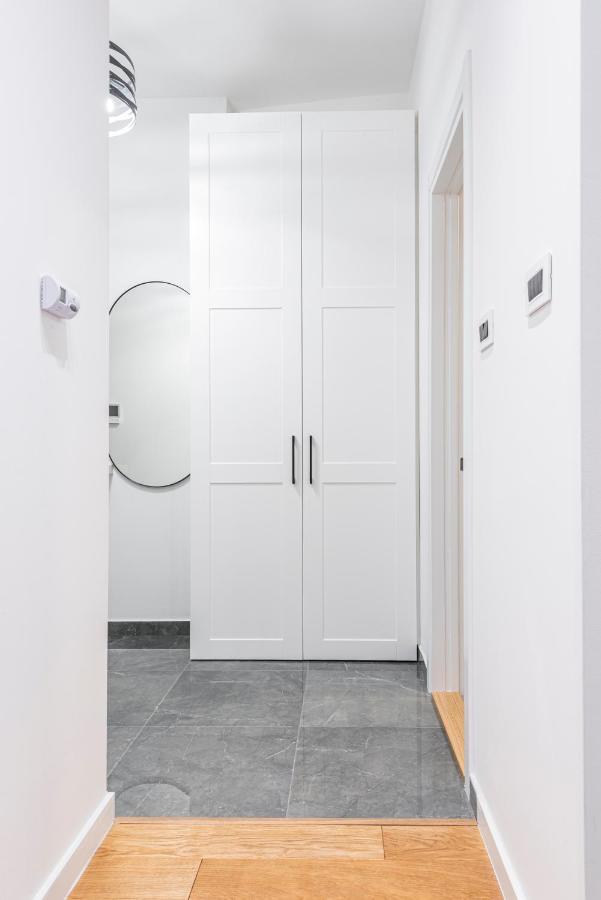 Vertigo One Bedroom Apartment-Free Private Parking Novi Sad Dış mekan fotoğraf