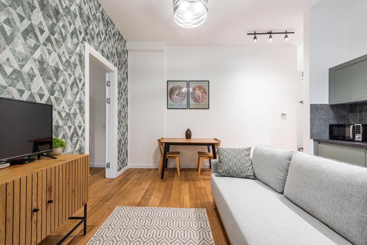 Vertigo One Bedroom Apartment-Free Private Parking Novi Sad Dış mekan fotoğraf