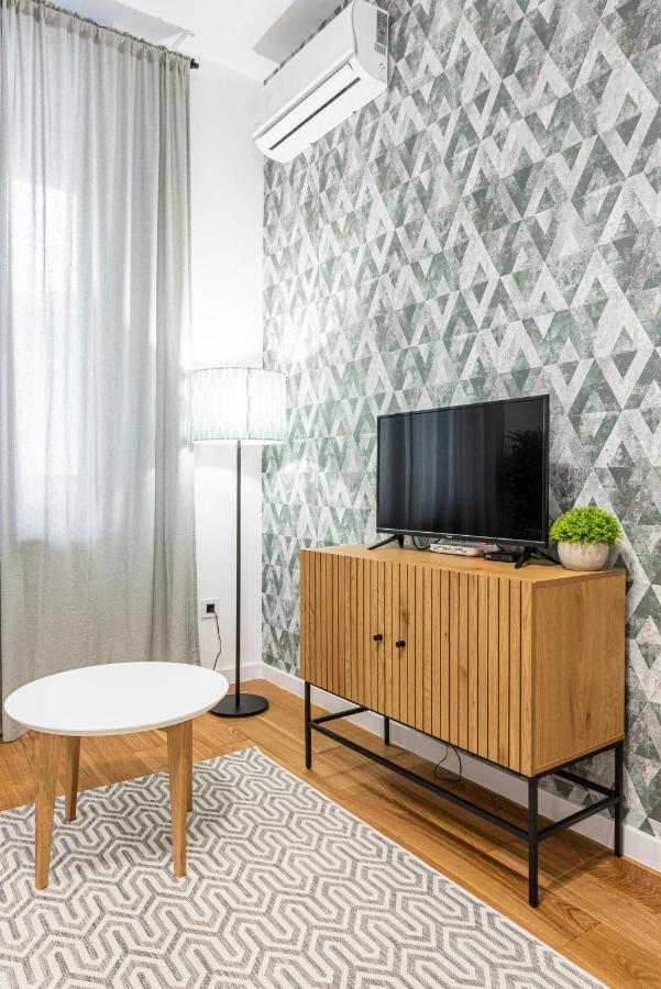 Vertigo One Bedroom Apartment-Free Private Parking Novi Sad Dış mekan fotoğraf