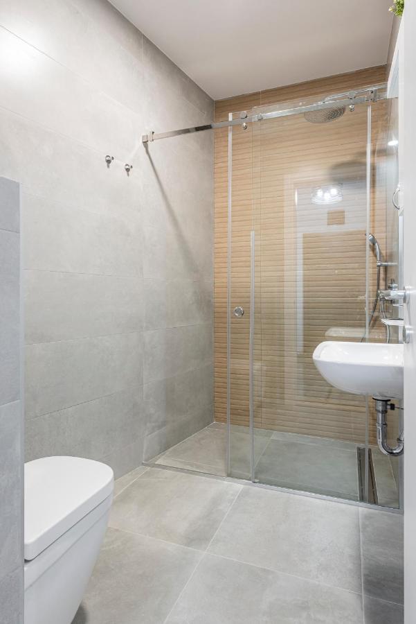 Vertigo One Bedroom Apartment-Free Private Parking Novi Sad Dış mekan fotoğraf