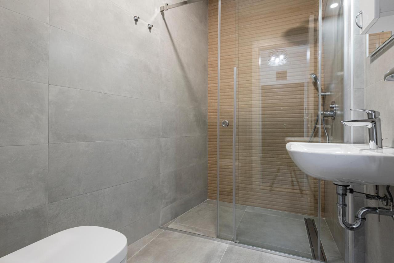 Vertigo One Bedroom Apartment-Free Private Parking Novi Sad Dış mekan fotoğraf